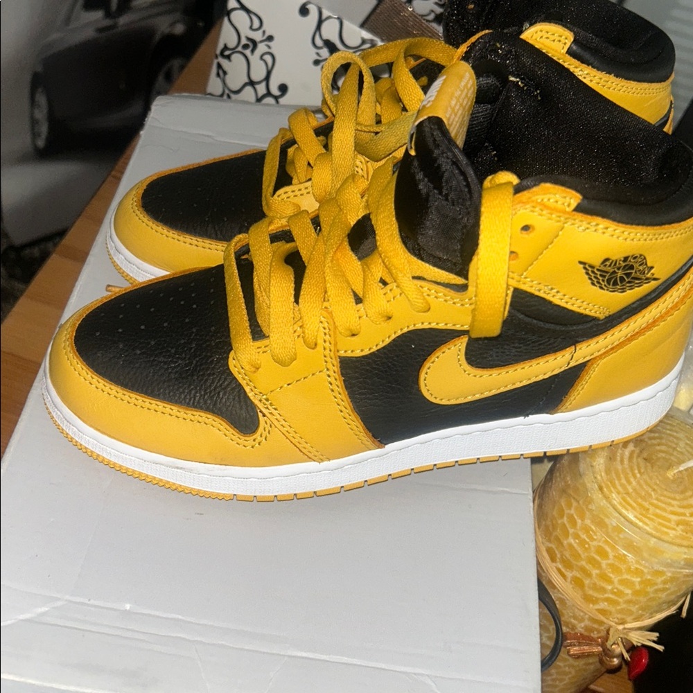 Jordan High OG Pollen Black Yellow Sneakers - Picture 2 of 9
